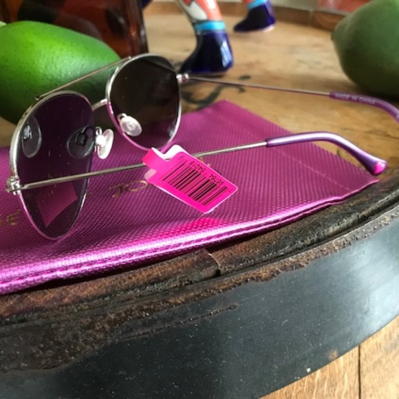 BETSEY JOHNSON Silver Signature UV Sunglasses 5 - Picture 6 of 6